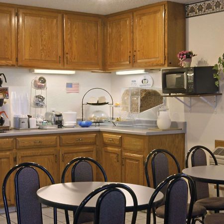 Hotel Super 8 By Wyndham Aransas Pass Restaurant photo